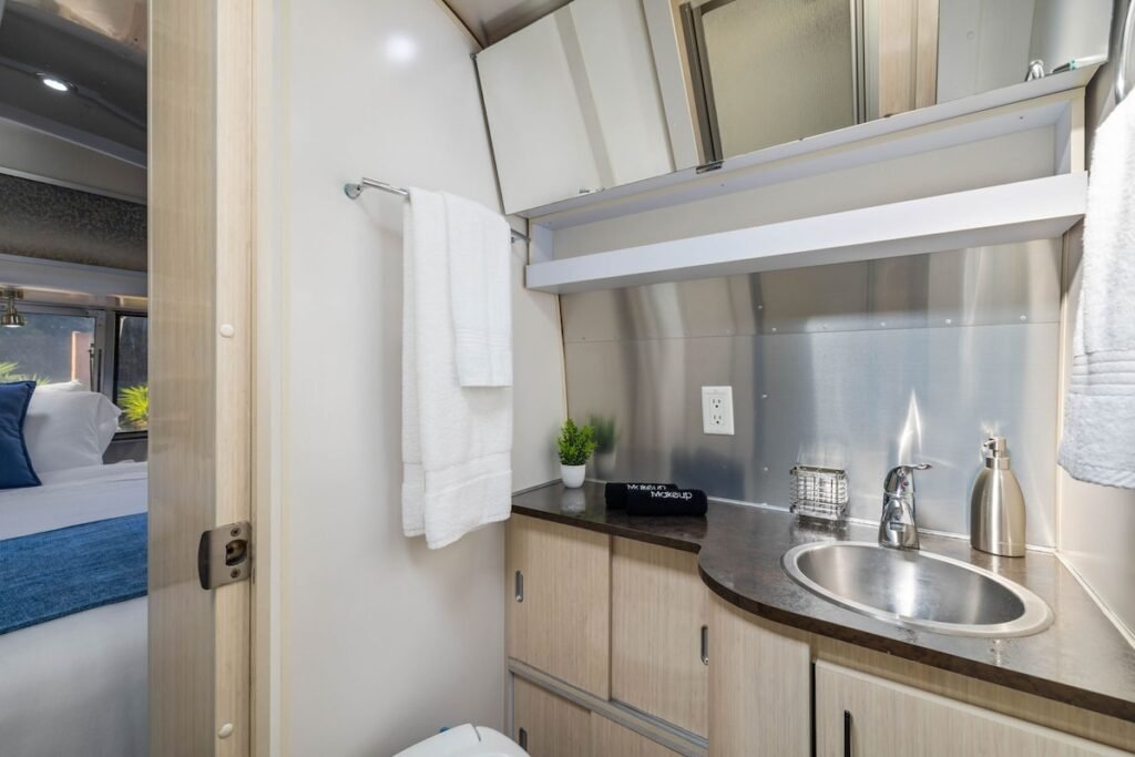 Ultimate Airstream — OMG Views, Hot Tub, Fire Pit photo 26