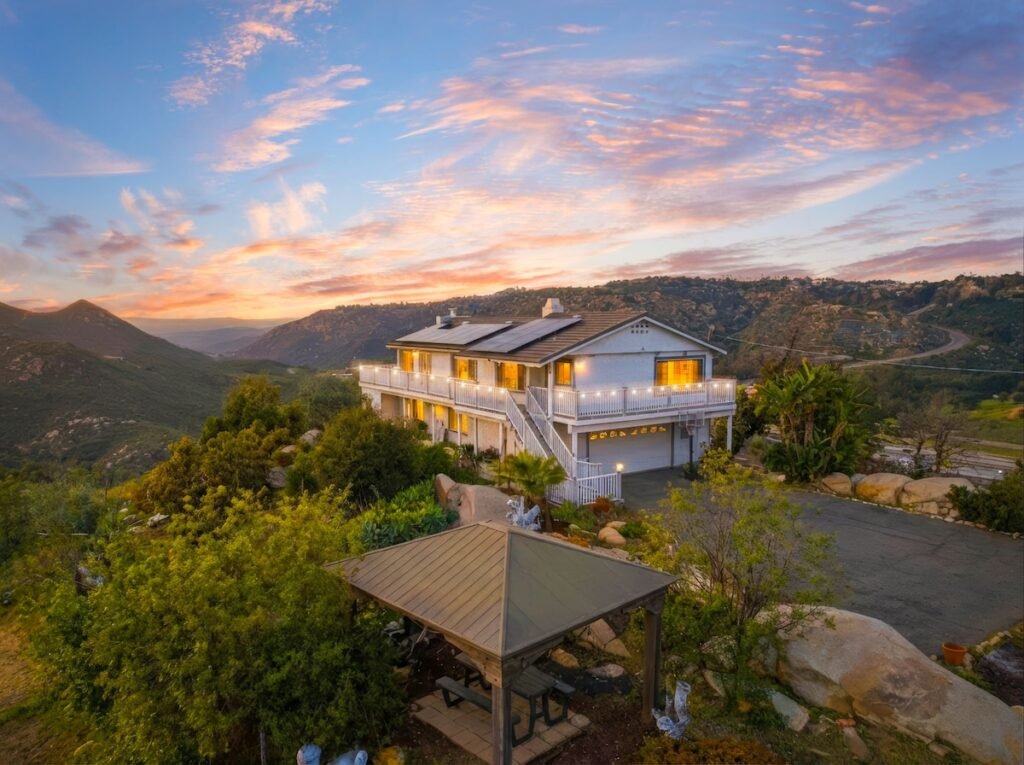 Natures Escape — Game Room, Spa, Sauna, OMG Views! photo 1